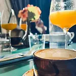 Royal Rooms*** Hostel *