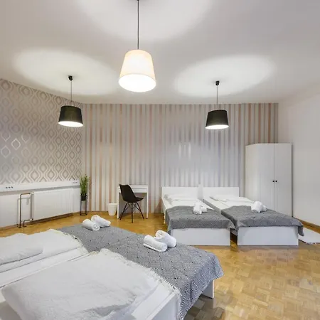 Royal Rooms*** Hostel
