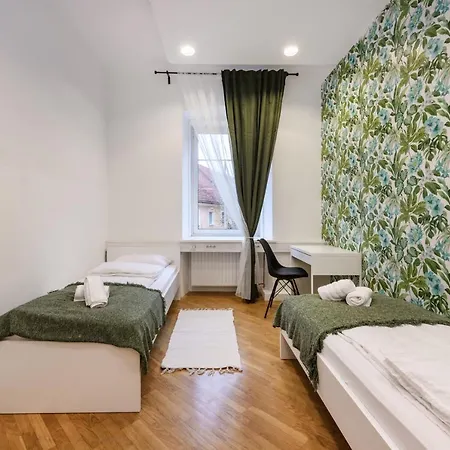 Royal Rooms*** * Laibach