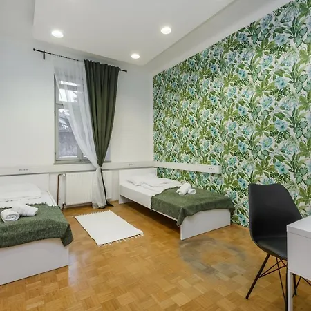 Royal Rooms*** Hostel *