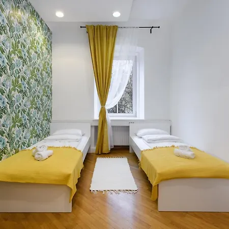 Hostel Royal Rooms*** *