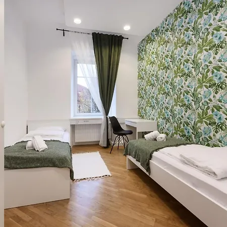 Royal Rooms*** Hostel *