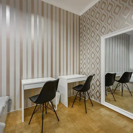 Hostel Royal Rooms***