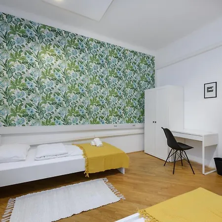 Royal Rooms*** Hostel