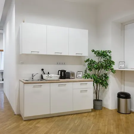 Royal Rooms*** Hostel