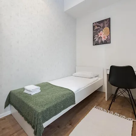 אכסניה Royal Rooms*** *