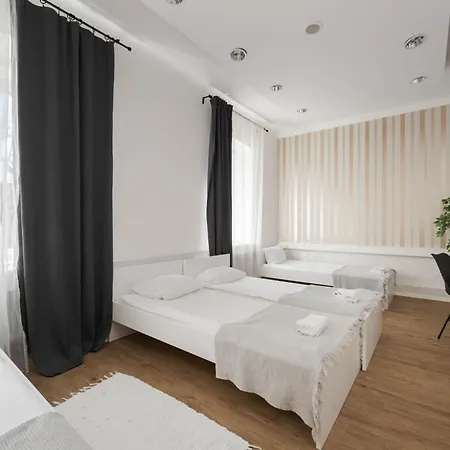 Royal Rooms***
