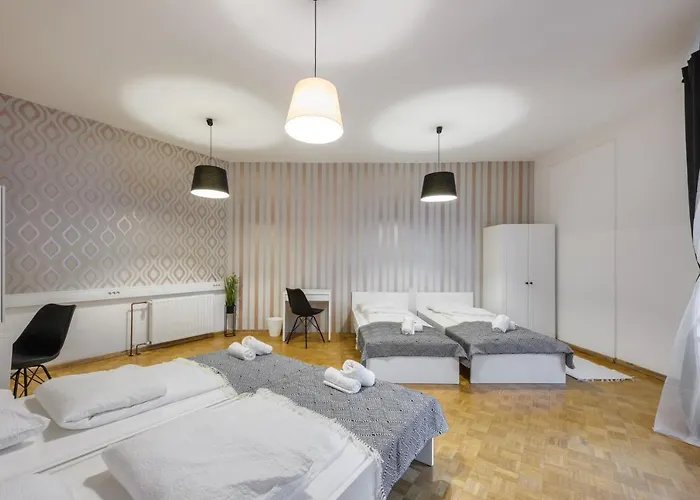 Royal Rooms*** Hostel