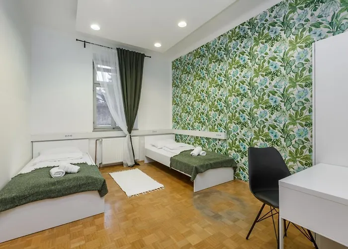 Royal Rooms*** Hostel *