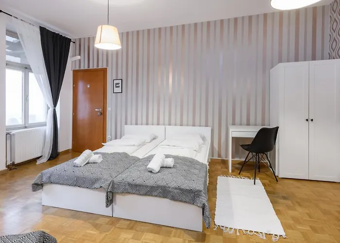 אכסניה Royal Rooms***