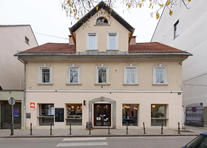 Hostel Royal Rooms*** *