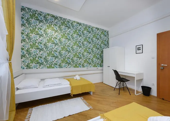 Royal Rooms*** Hostel