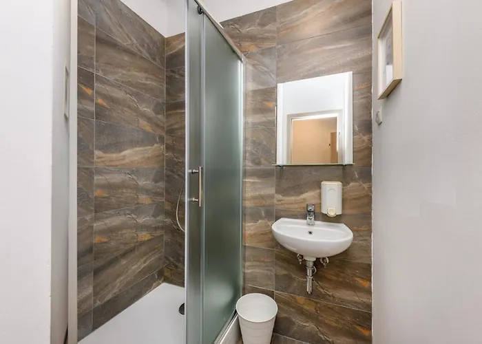 אכסניה Royal Rooms*** *