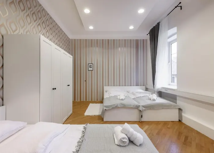 Royal Rooms*** Hostal