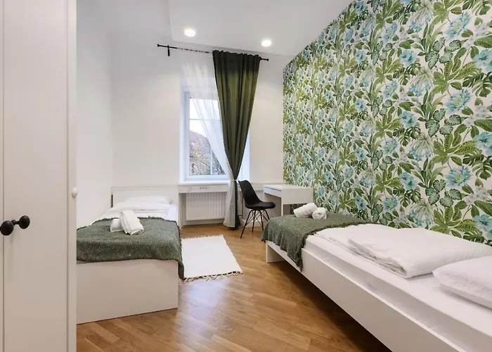 Royal Rooms*** Hostal *