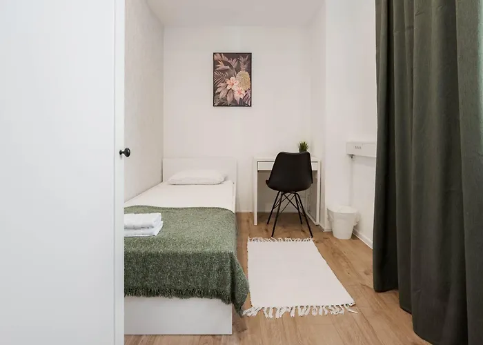 Royal Rooms*** Hostel *